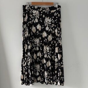Max Studio | pleated maxi skirt | black and cream floral | XL